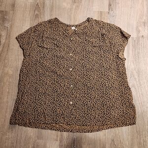 Brown and Black Leopard Print Blouse with Mandarin Collar and Short Sleeves